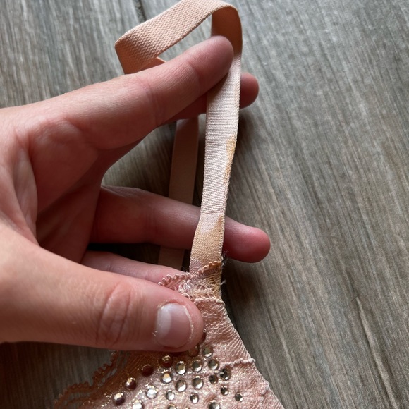 Lot of Victoria secrets bras 34B - Picture 7 of 8